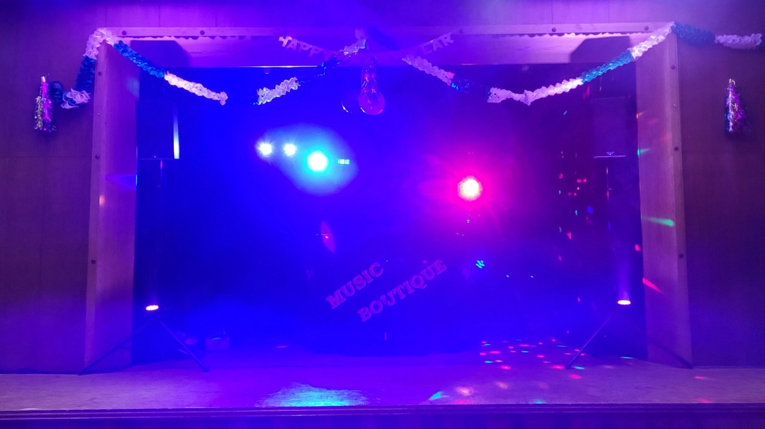 MB-Disco - DJ mit Mikrofon